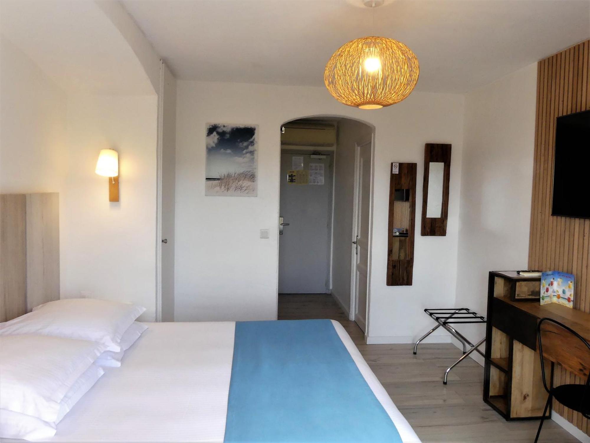 Hotel De La Vierge Noire Sainte-Maxime Exteriör bild