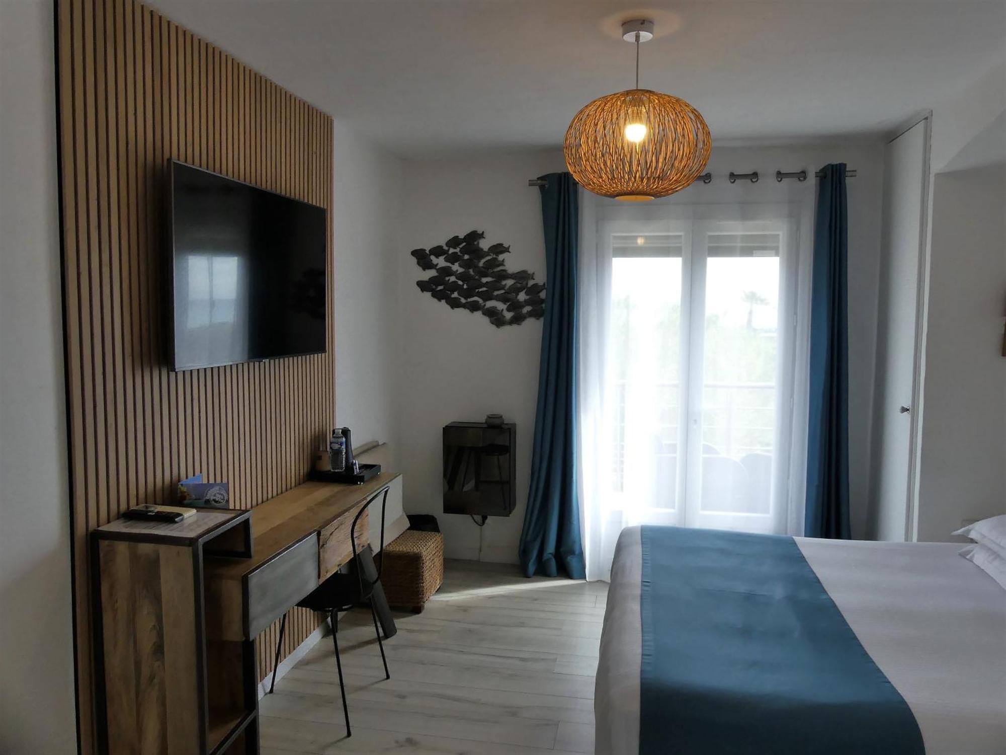Hotel De La Vierge Noire Sainte-Maxime Exteriör bild